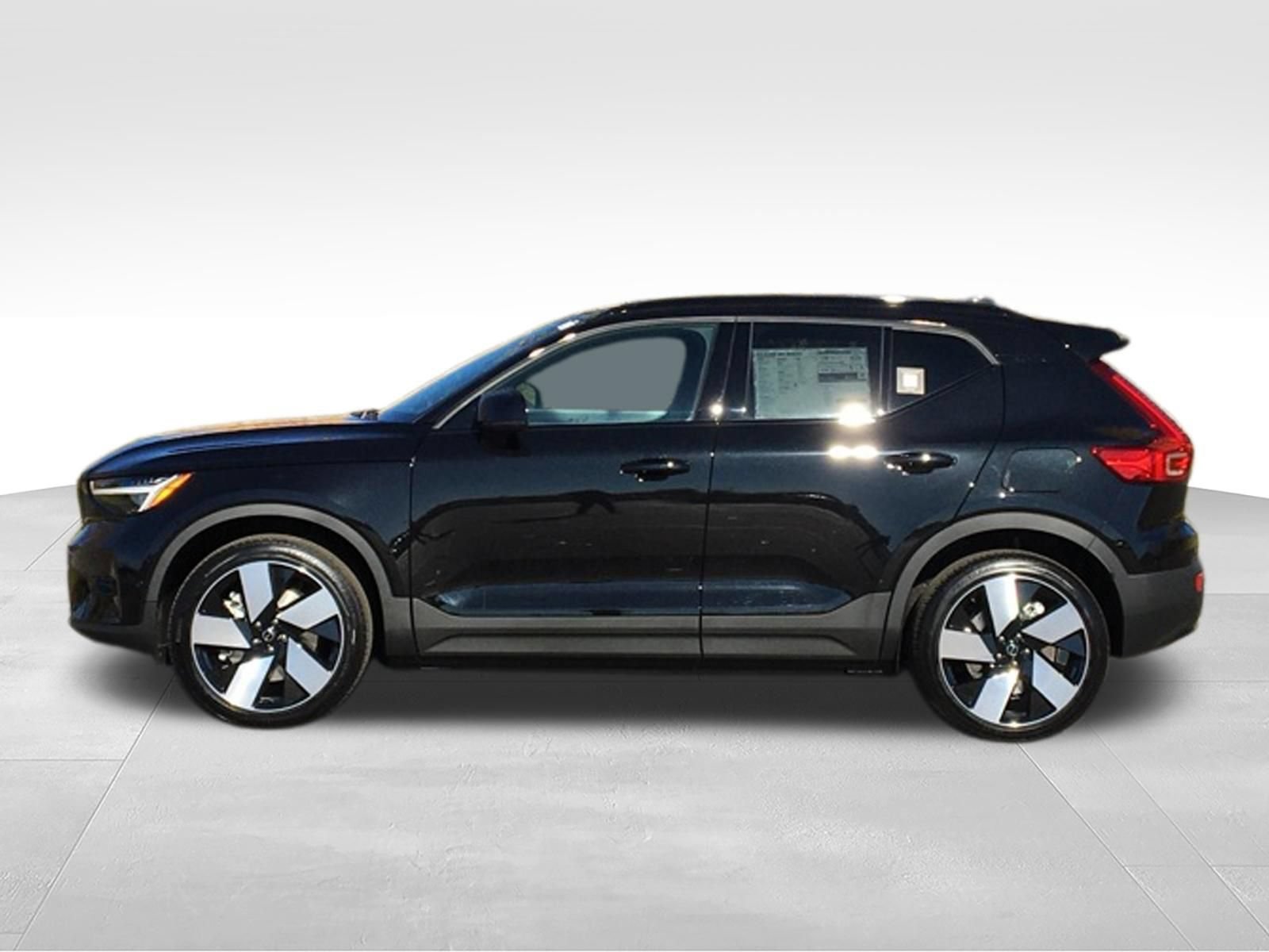 New 2024 Volvo XC40 Recharge Plus w/ Protection Package Premier RWD image 3