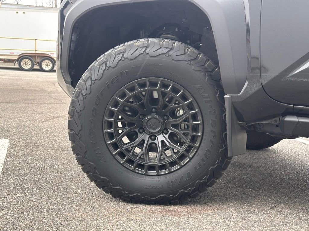 Used 2024 Toyota Tacoma TRD Off-Road w/ TRD Off Road Premium Package AWD/4WD image 8