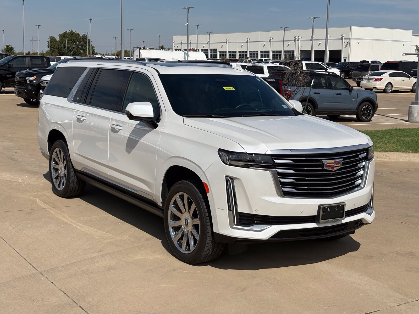 Used 2021 Cadillac Escalade ESV Premium Luxury Platinum AWD/4WD image 11