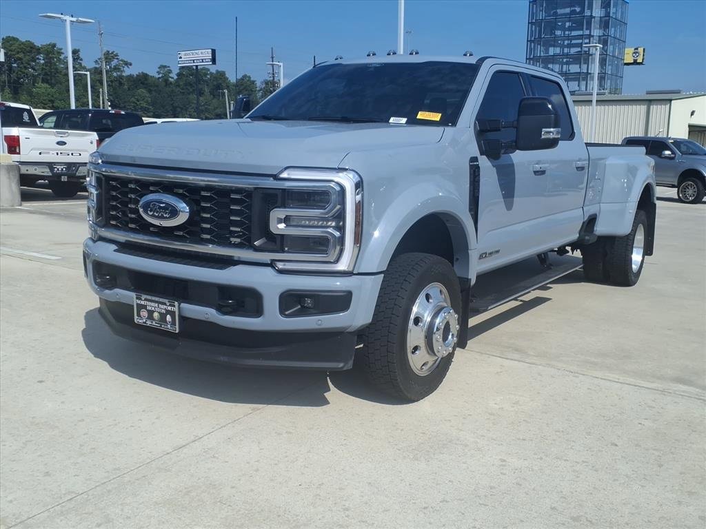 Used 2025 Ford F450 Platinum w/ FX4 Off-Road Package image 2