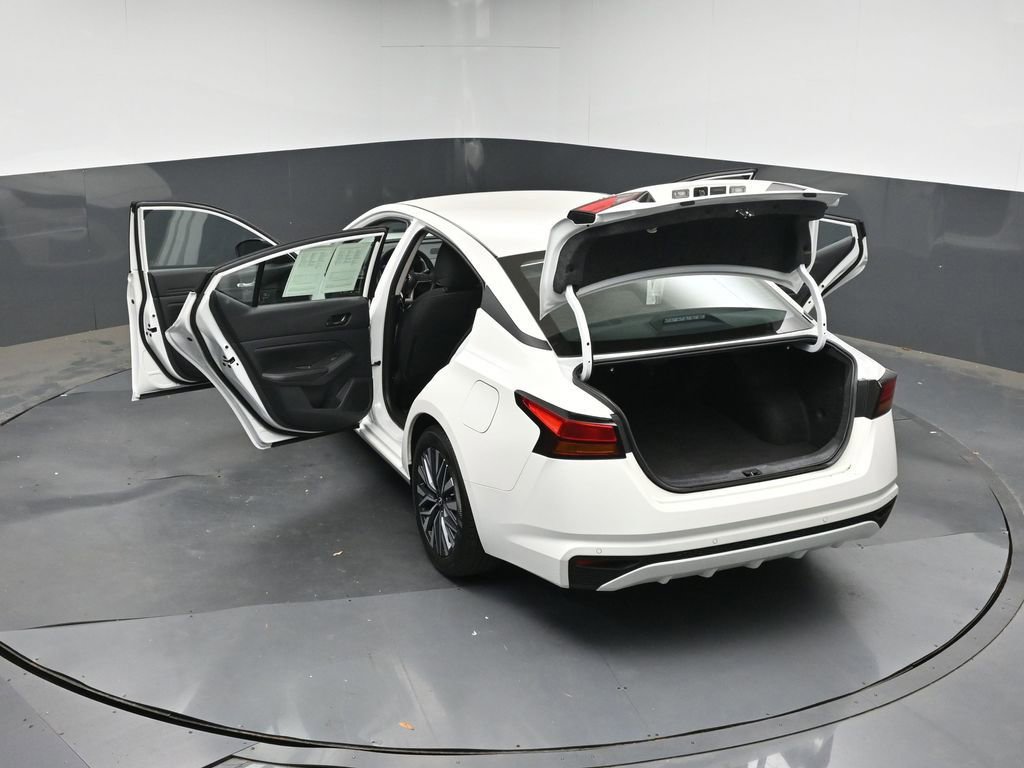 Used 2025 Nissan Altima 2.5 SV FWD image 49