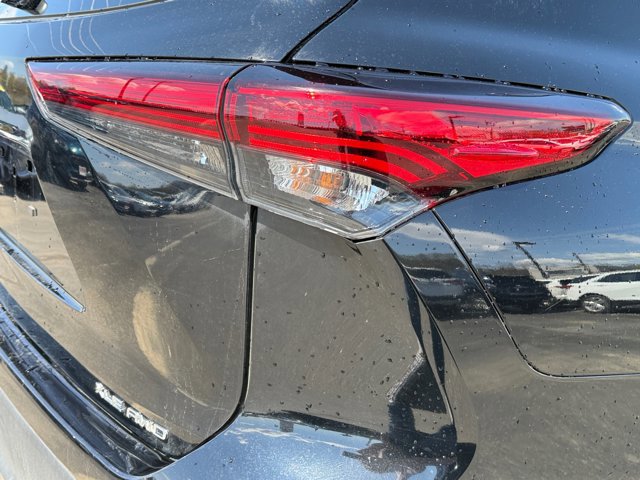 Used 2023 Toyota Highlander XLE AWD/4WD image 29
