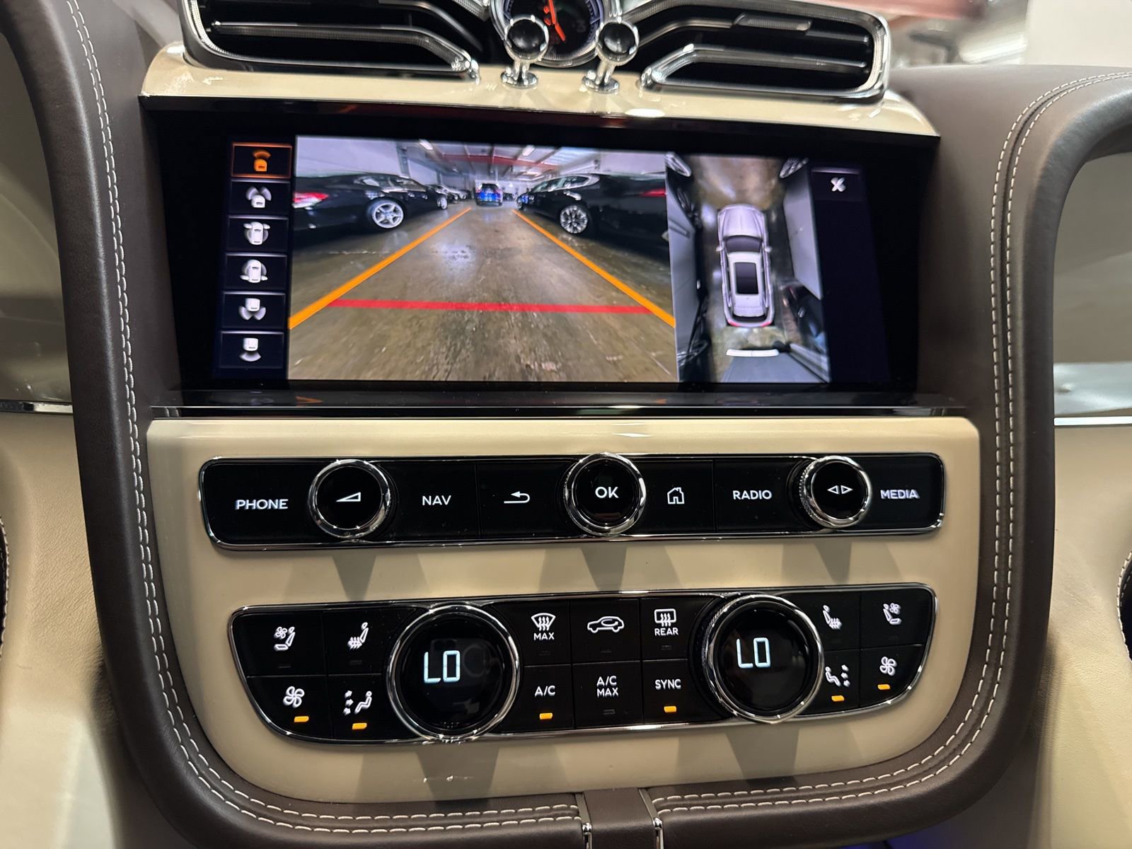 Used 2023 Bentley Bentayga Extended Wheelbase image 47