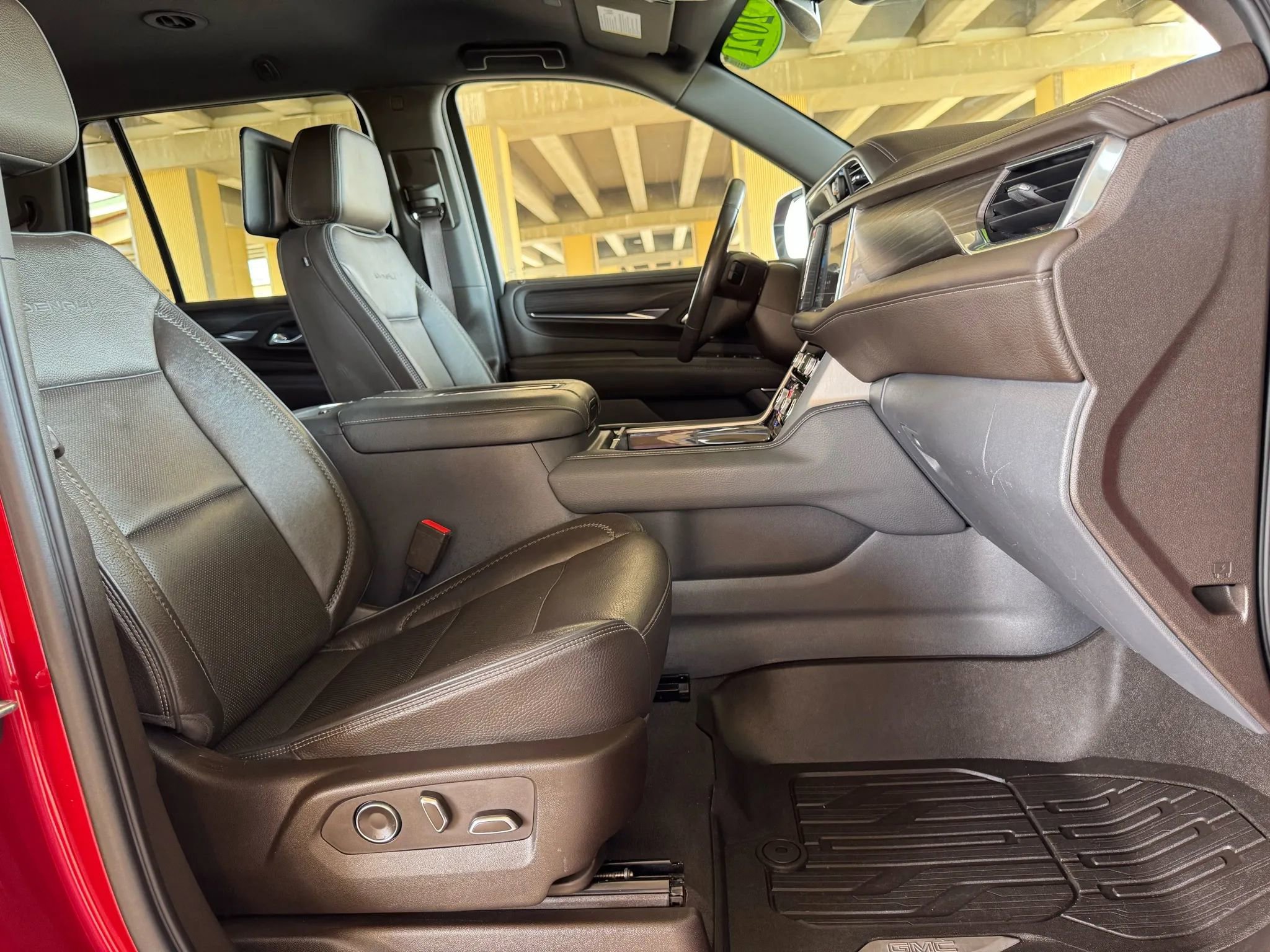 Used 2021 GMC Yukon Denali image 31