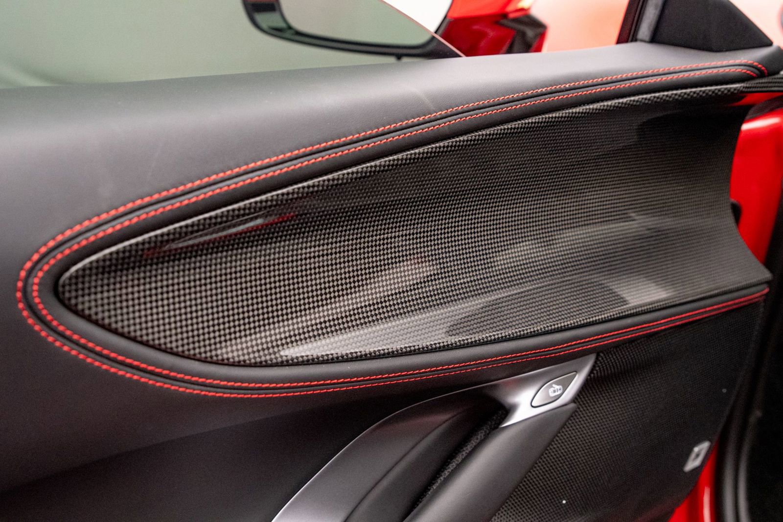 Used 2022 Ferrari SF90 Spider image 40