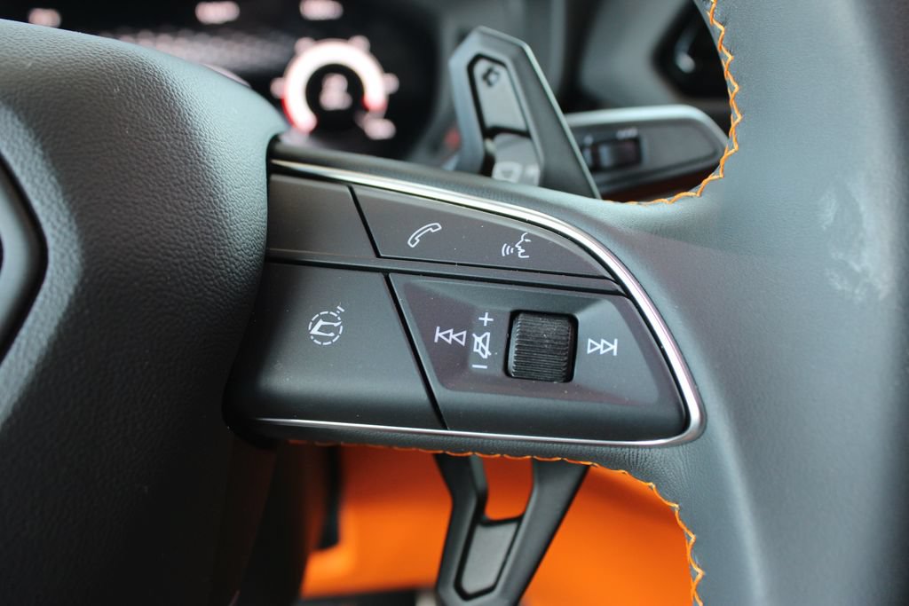 Used 2025 Lamborghini Urus SE AWD/4WD image 26