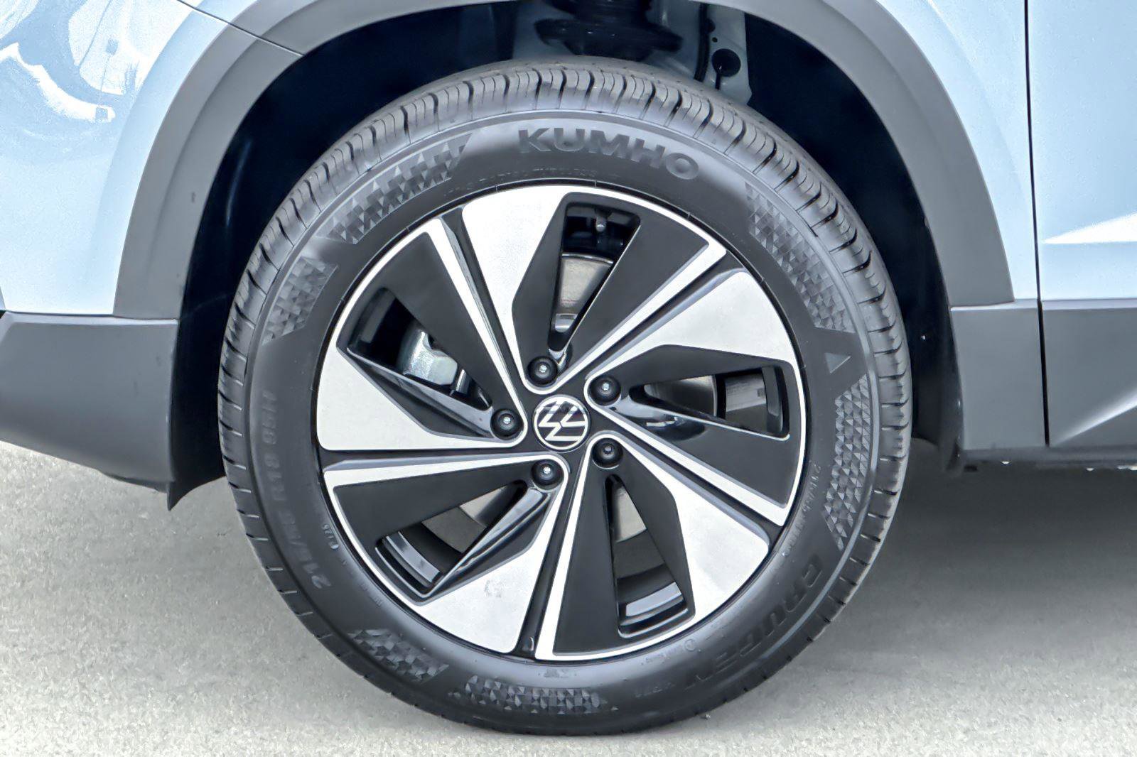 New 2026 Volkswagen Taos SE image 24