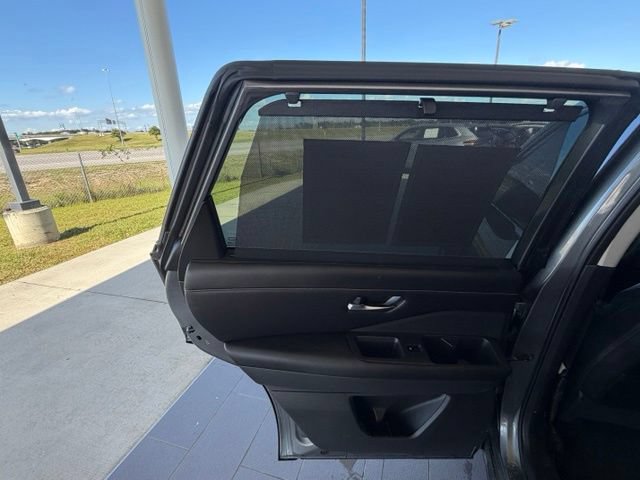 Used 2023 Nissan Pathfinder SL AWD/4WD image 22