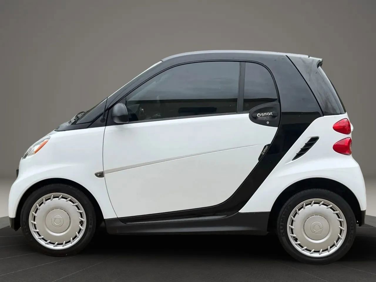 Used 2015 smart fortwo passion image 6