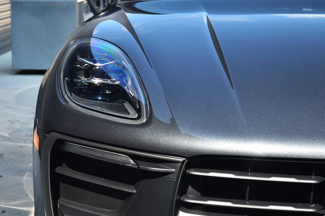Certified 2025 Porsche Macan image 15