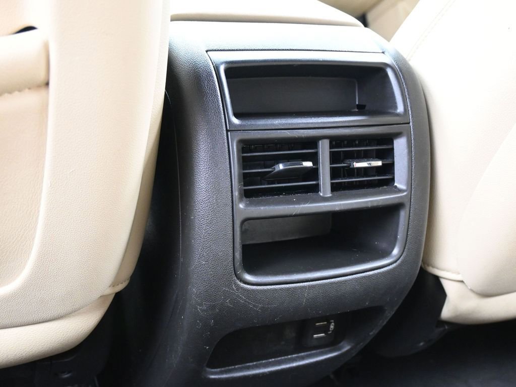 Used 2019 Cadillac XT5 FWD image 35