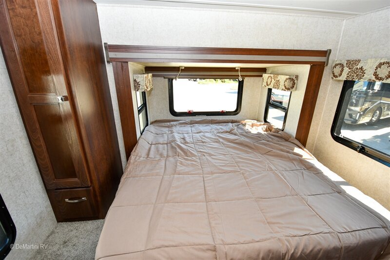 Used 2018 Mercedes-Benz Sprinter 3500 image 8