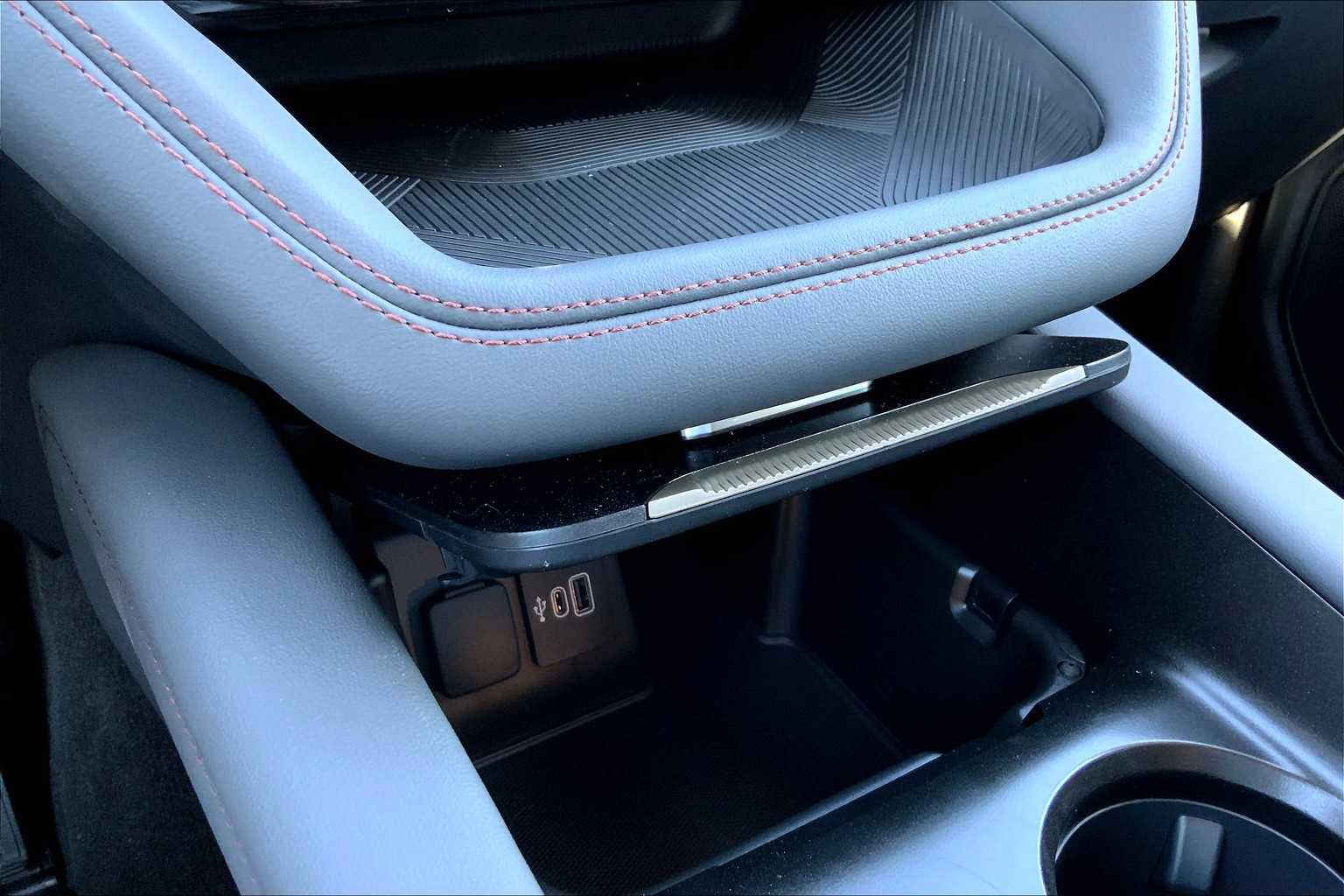 New 2025 Ford Explorer Active w/ Active Comfort Package image 18