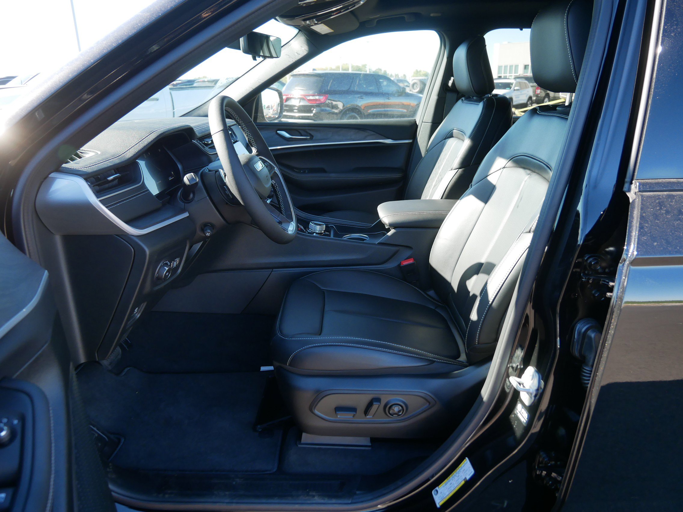 New 2025 Jeep Grand Cherokee L Limited w/ Luxury Tech Group II image 6