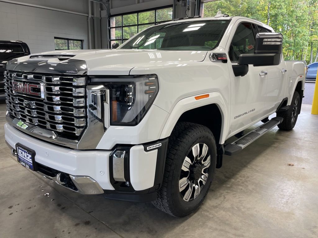 Used 2024 GMC Sierra 3500 Denali image 4