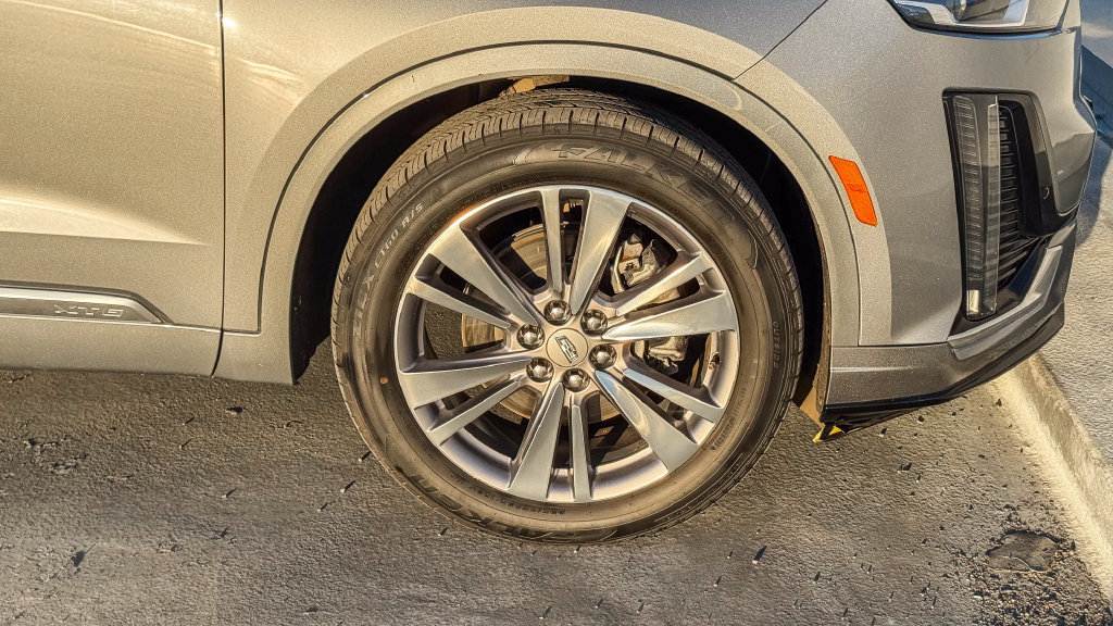 Used 2024 Cadillac XT6 Premium Luxury FWD image 11