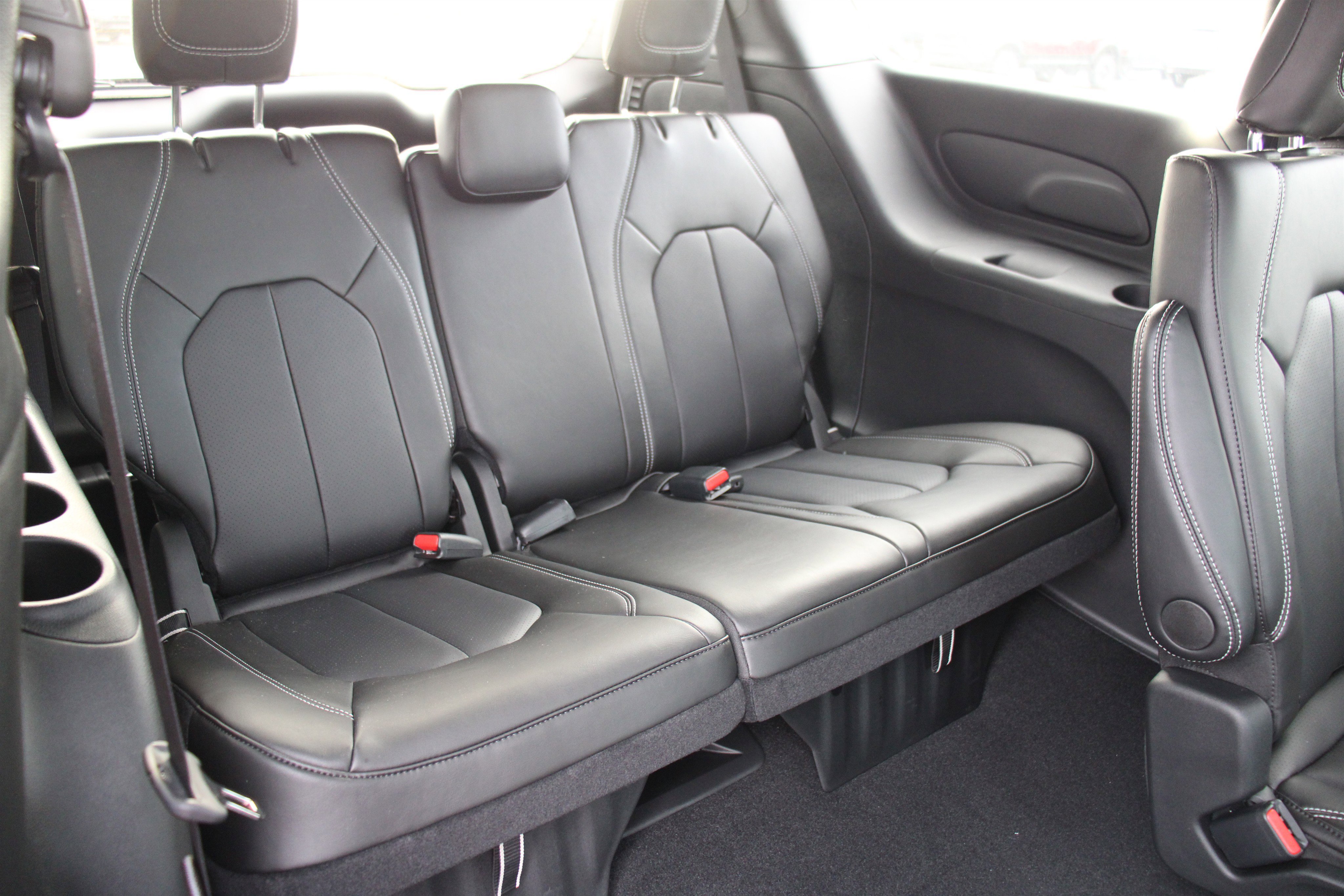 New 2026 Chrysler Pacifica Select AWD/4WD image 26