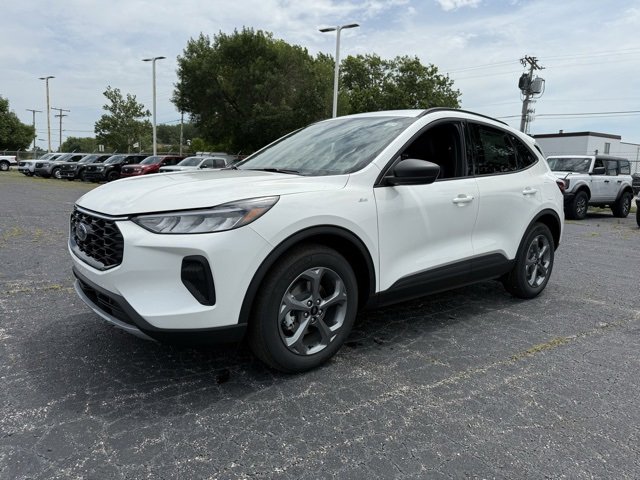 New 2025 Ford Escape ST-Line w/ Cold Weather Package image 4