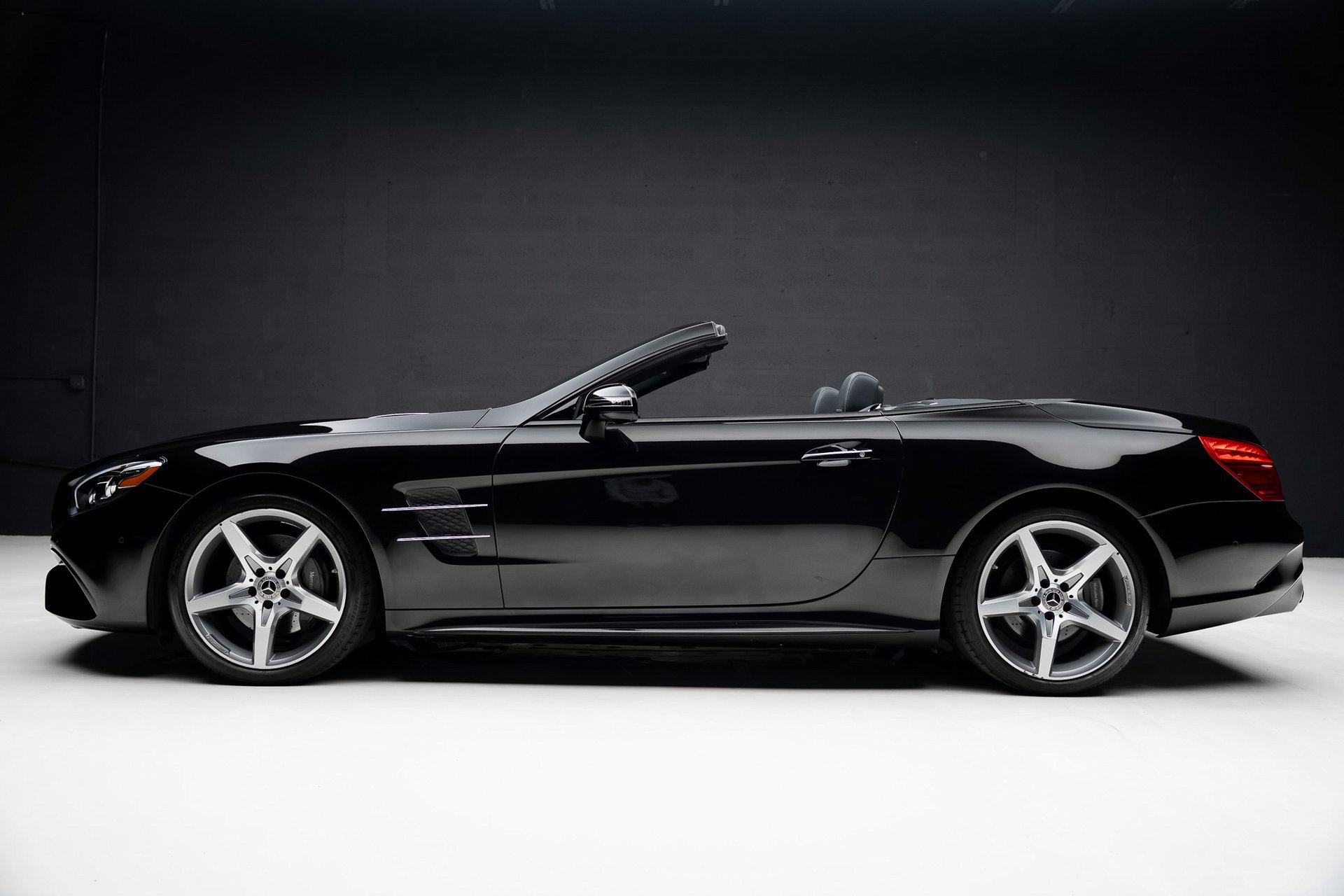 Used 2019 Mercedes-Benz SL 550 image 20