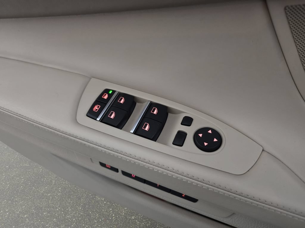 Used 2014 BMW 750Li xDrive AWD/4WD image 29