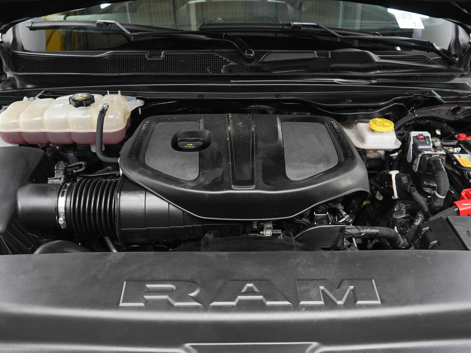 Used 2025 RAM 1500 Big Horn AWD/4WD image 32