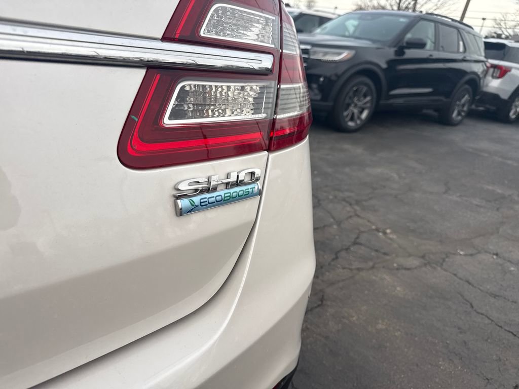 Used 2018 Ford Taurus SHO image 12