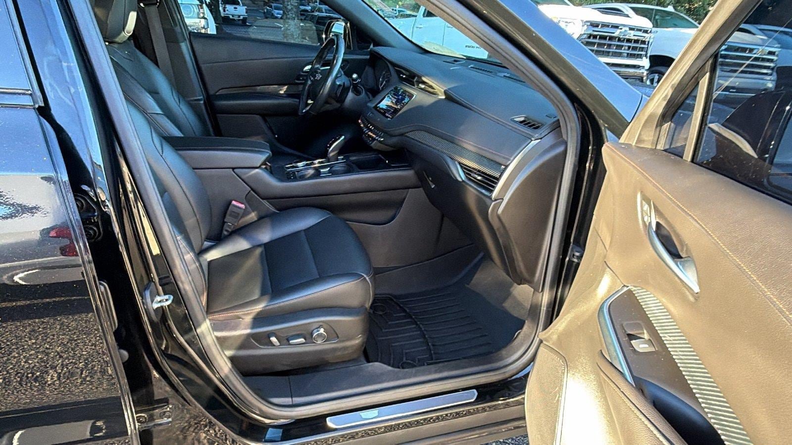 Used 2020 Cadillac XT4 Sport w/ Cold Weather Package FWD image 20