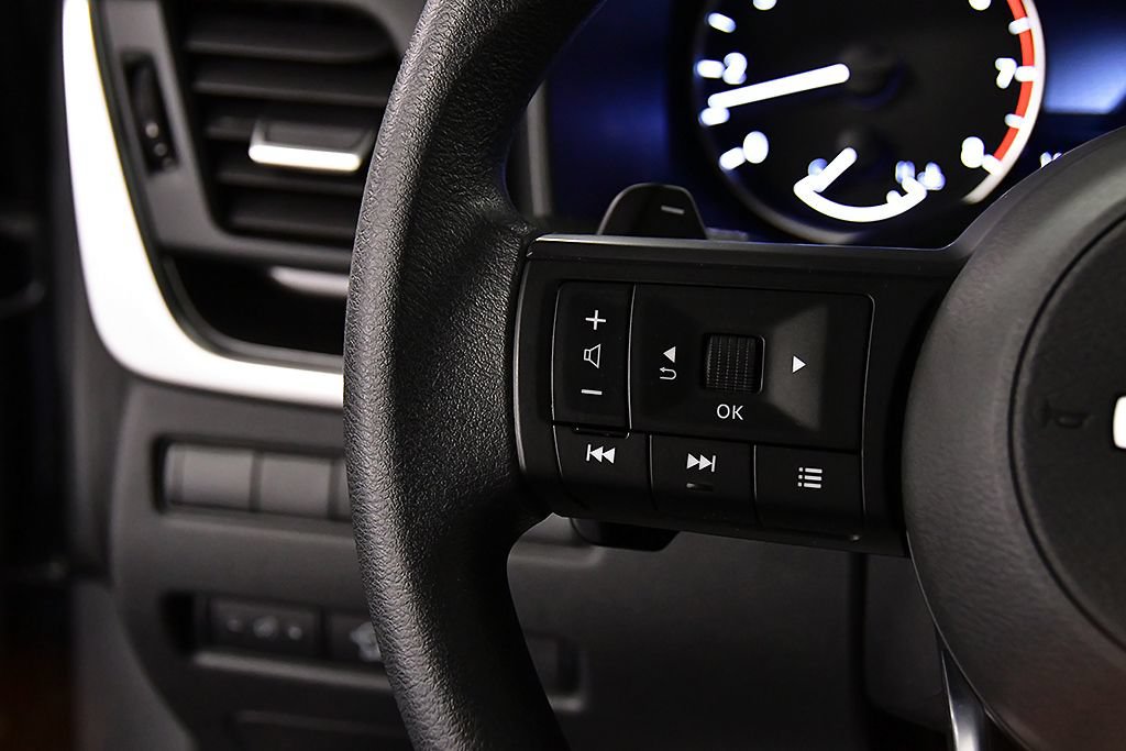 Used 2024 Nissan Rogue SV AWD/4WD image 18