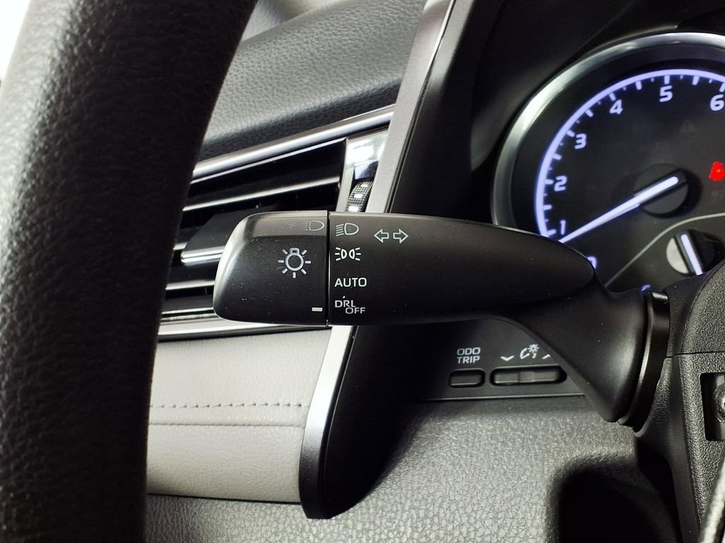 Used 2019 Toyota Camry LE FWD image 17
