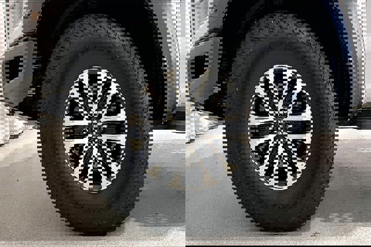 Used 2019 Ford F150 Raptor w/ Equipment Group 802A Luxury image 8