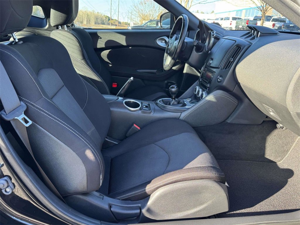 Used 2020 Nissan 370Z Base image 14