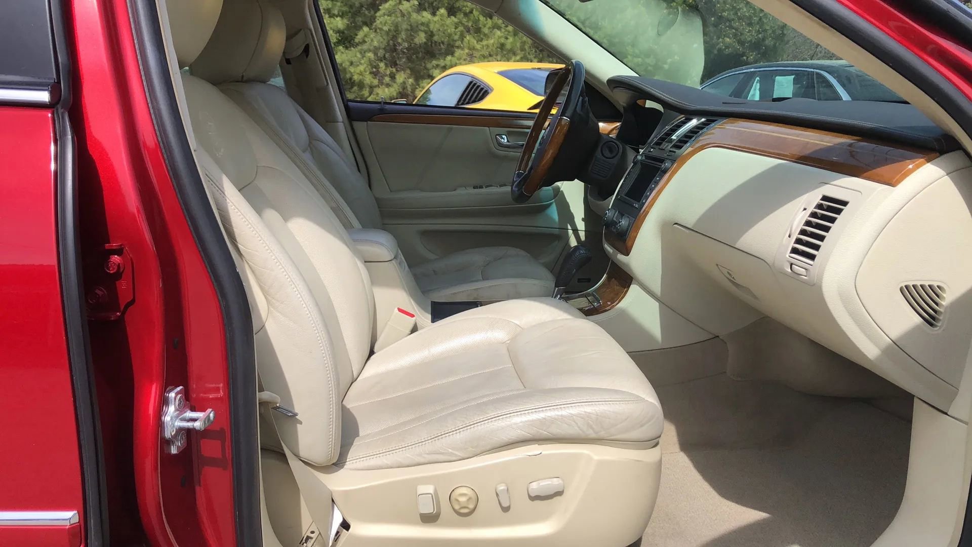 Used 2011 Cadillac DTS Platinum image 13