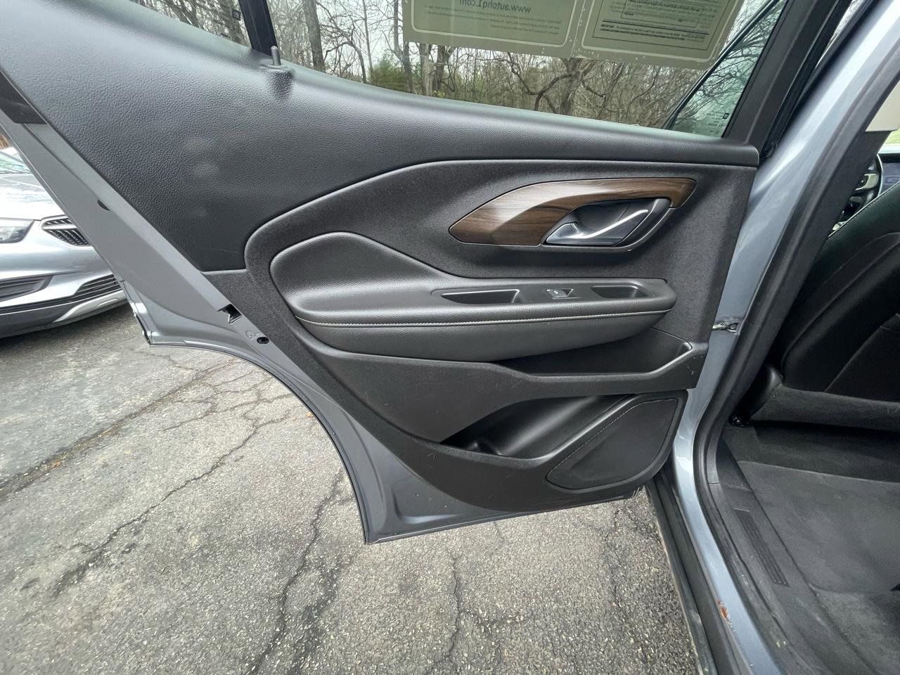 Used 2018 GMC Terrain Denali w/ Advanced Safety Package AWD/4WD image 17