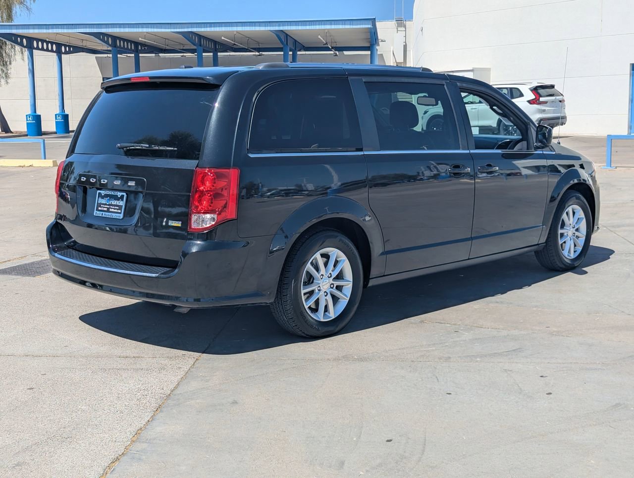 Used 2019 Dodge Grand Caravan SXT image 4