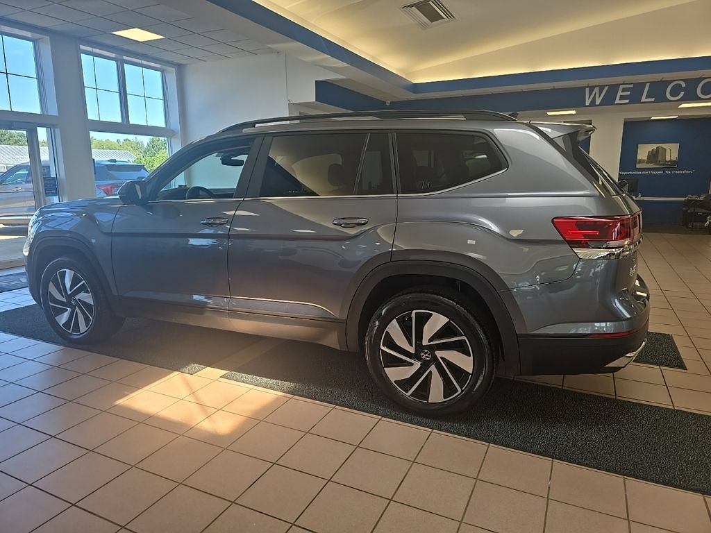 Used 2024 Volkswagen Atlas SE AWD/4WD image 3