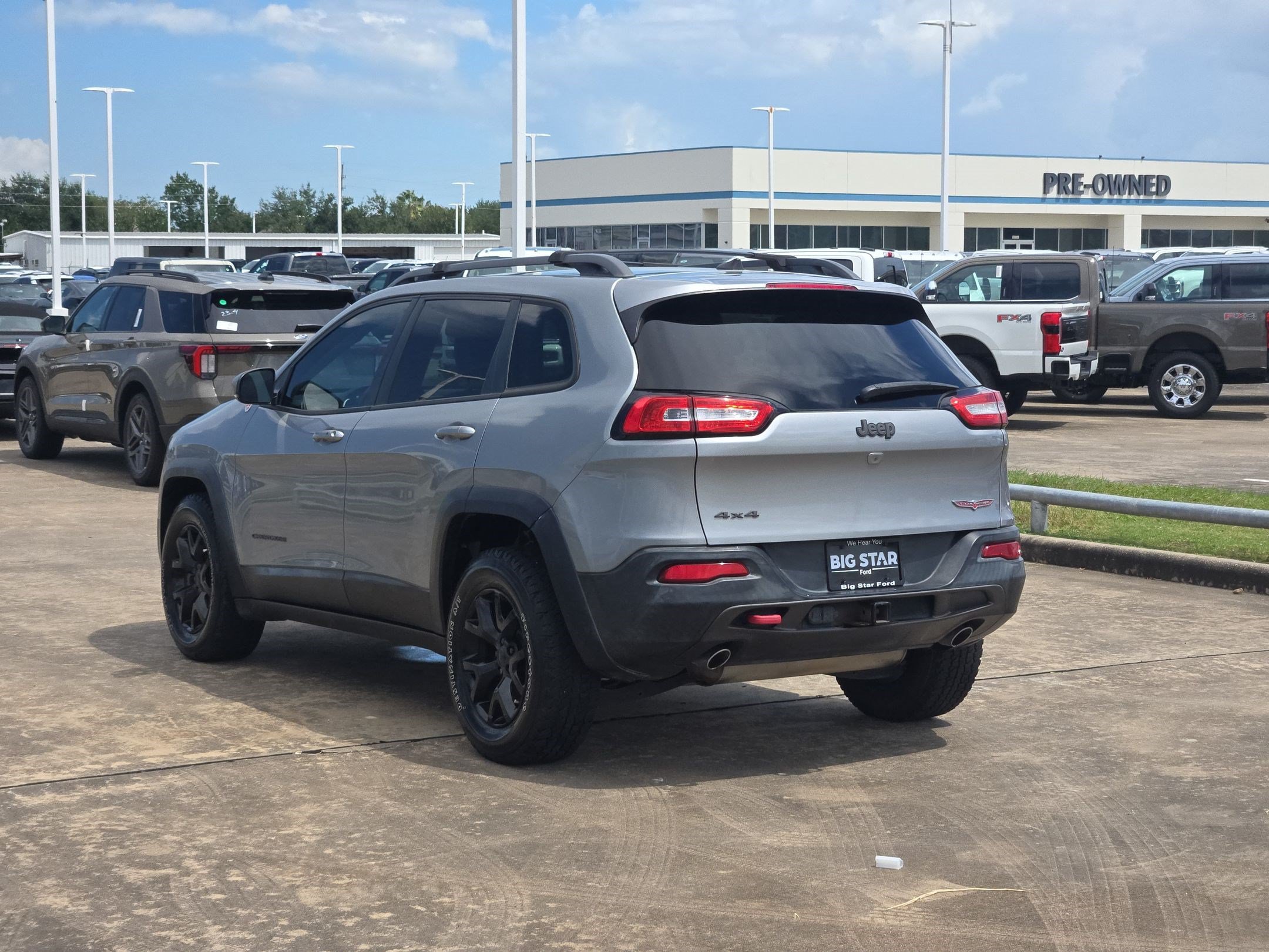 Used 2016 Jeep Cherokee Trailhawk w/ Comfort/Convenience Group AWD/4WD image 7