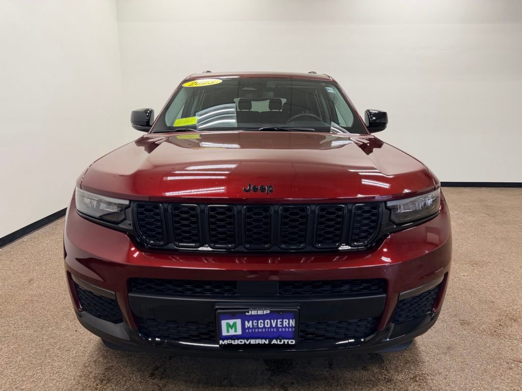 Used 2023 Jeep Grand Cherokee L Limited w/ Black Appearance Package AWD/4WD image 12