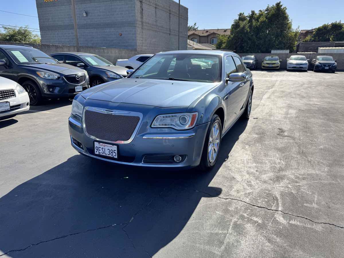 Used 2011 Chrysler 300 C RWD image 12