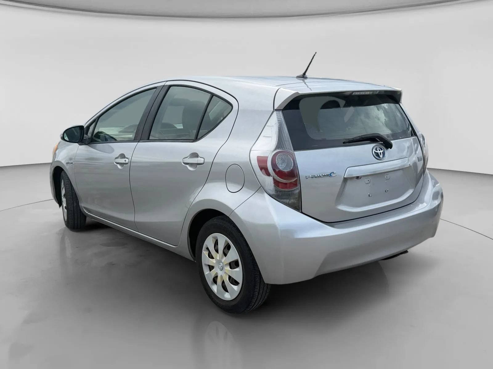 Used 2013 Toyota Prius C FWD image 3