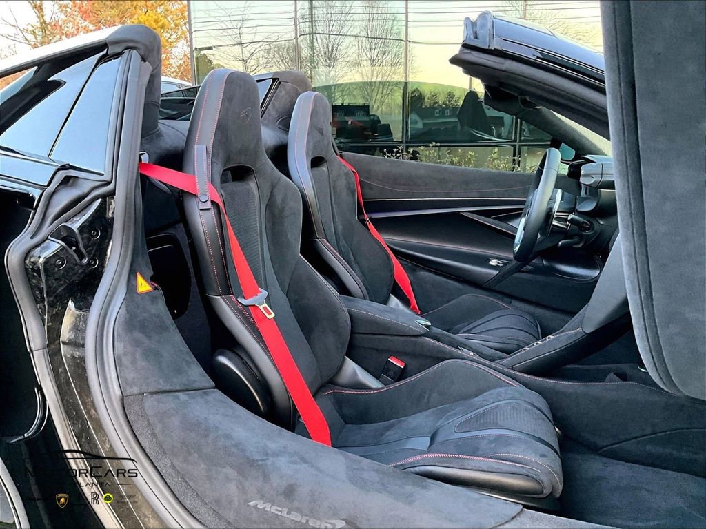 Used 2026 McLaren 750S Spider image 9