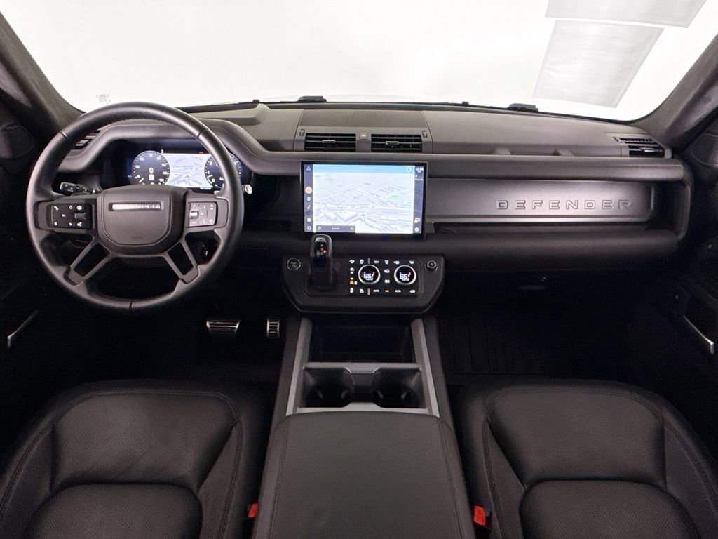Used 2025 Land Rover Defender 110 V8 AWD/4WD image 9