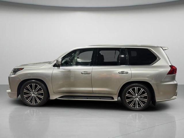 Used 2020 Lexus LX 570 4WD w/ 3rd Row & Luxury Pkg image 7