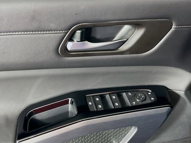 Used 2026 Nissan Pathfinder SL image 18