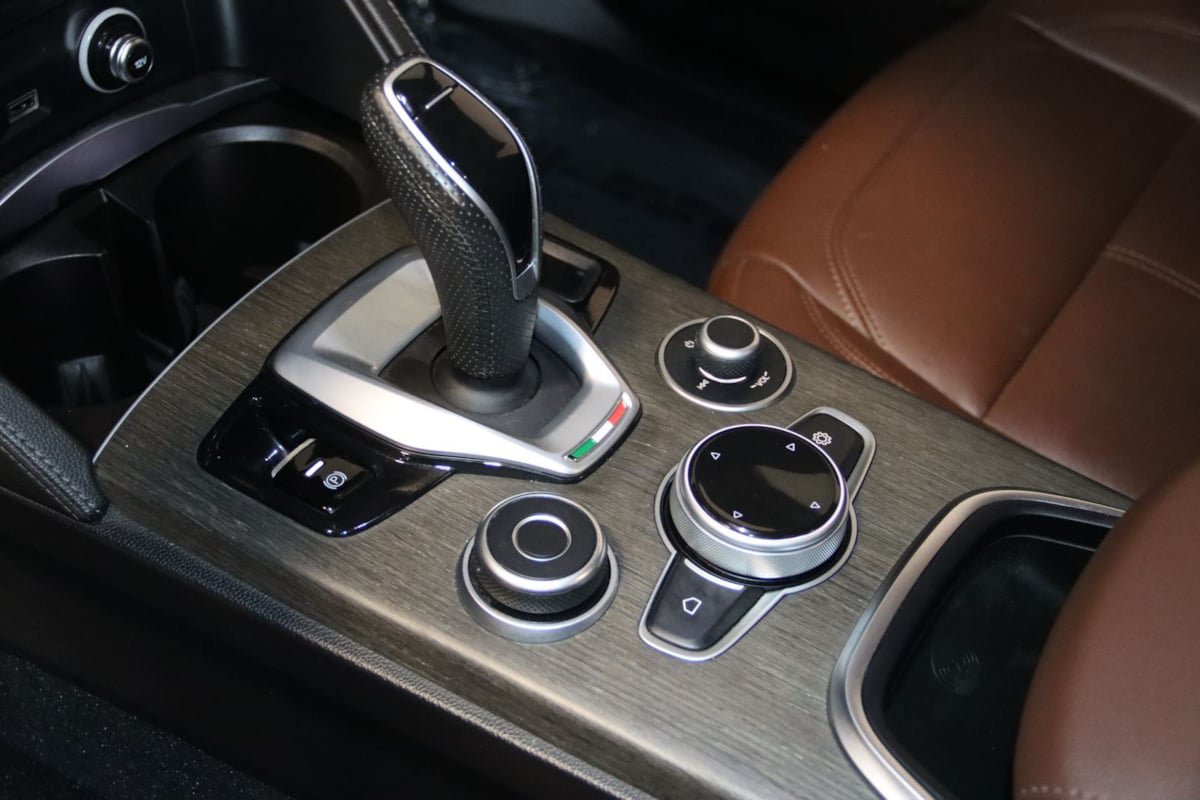 Used 2022 Alfa Romeo Stelvio Ti AWD/4WD image 38