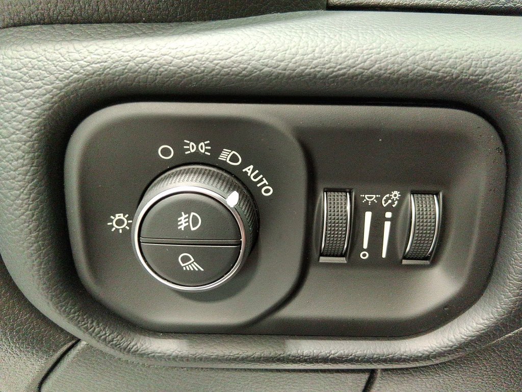 Used 2026 RAM 2500 Laramie AWD/4WD image 26