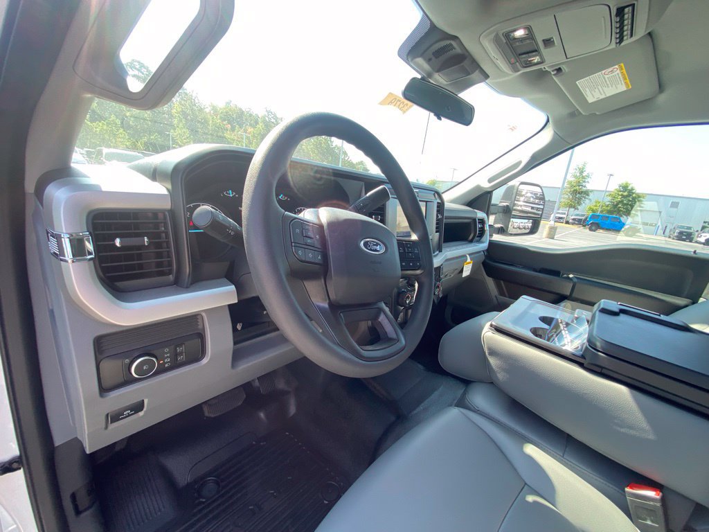 New 2026 Ford F350 XL w/ XL Chrome Package RWD image 9