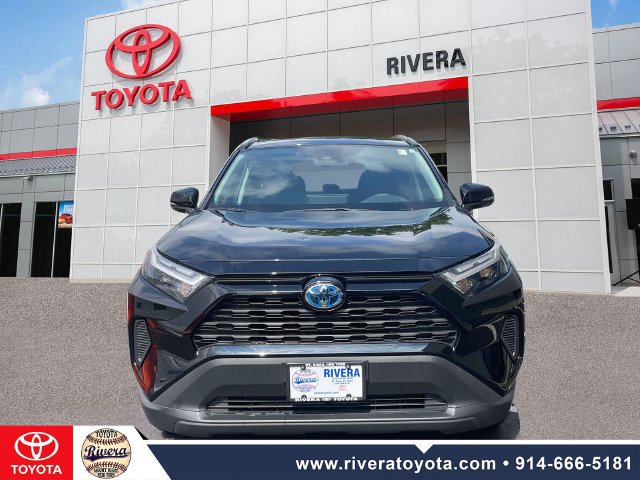 Used 2024 Toyota RAV4 LE AWD/4WD image 2