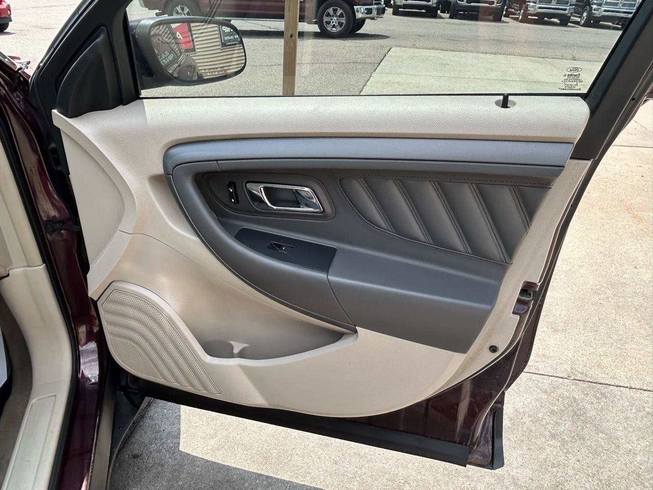 Used 2011 Ford Taurus SEL FWD image 16