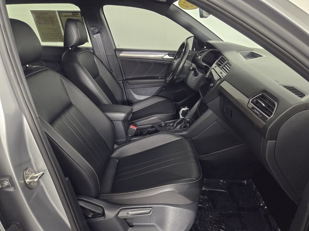 Used 2024 Volkswagen Tiguan SE R-Line AWD/4WD image 32