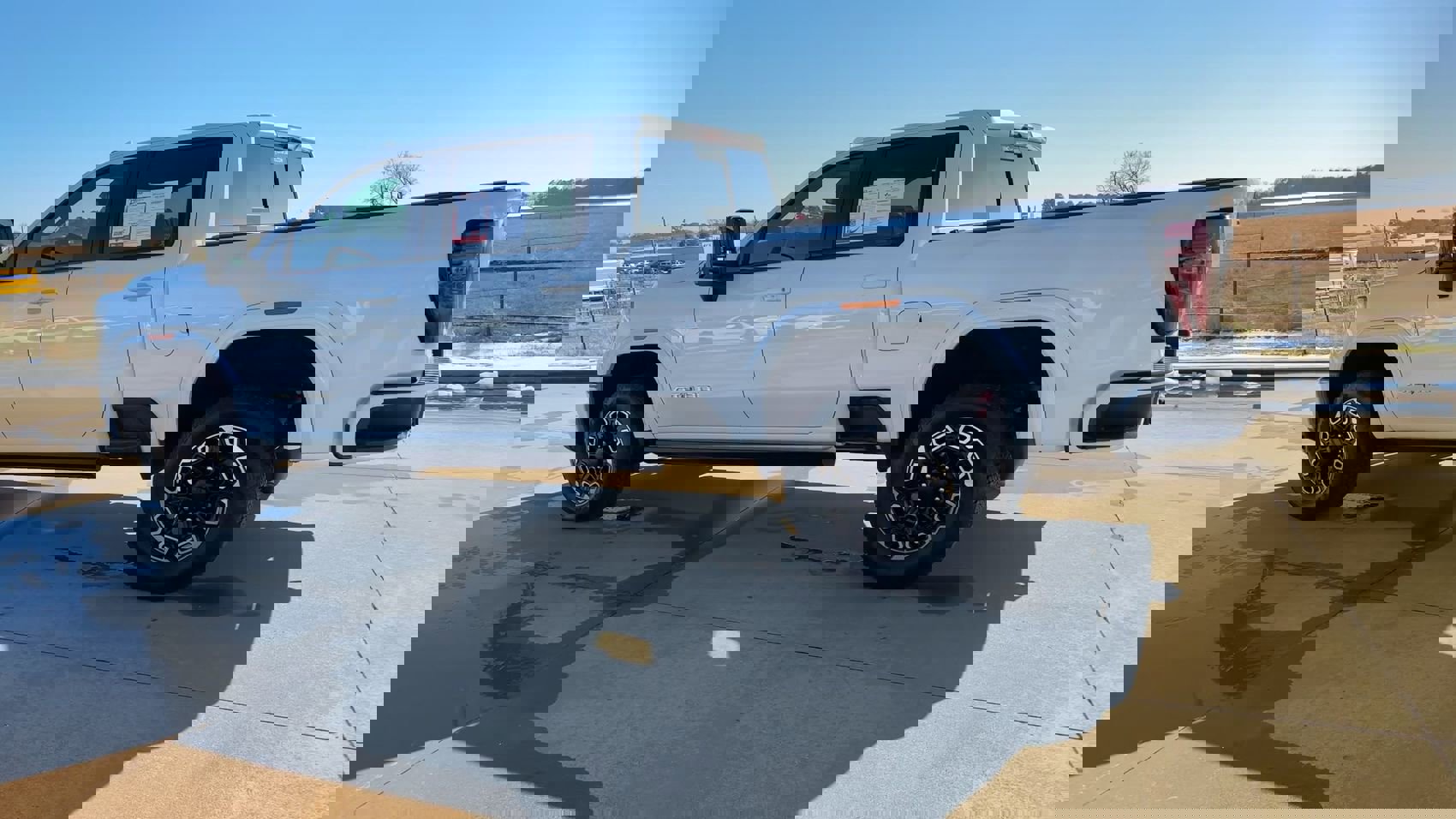 Used 2025 GMC Sierra 3500 AT4 w/ AT4 Preferred Package image 5